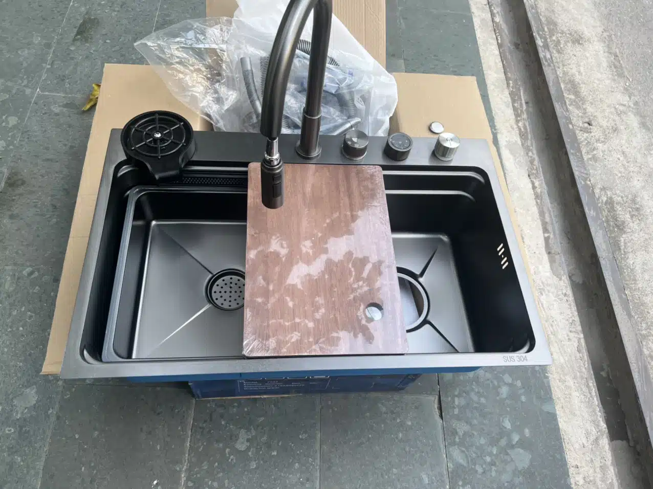 chậu rửa bát 5 phím đen cao cấp